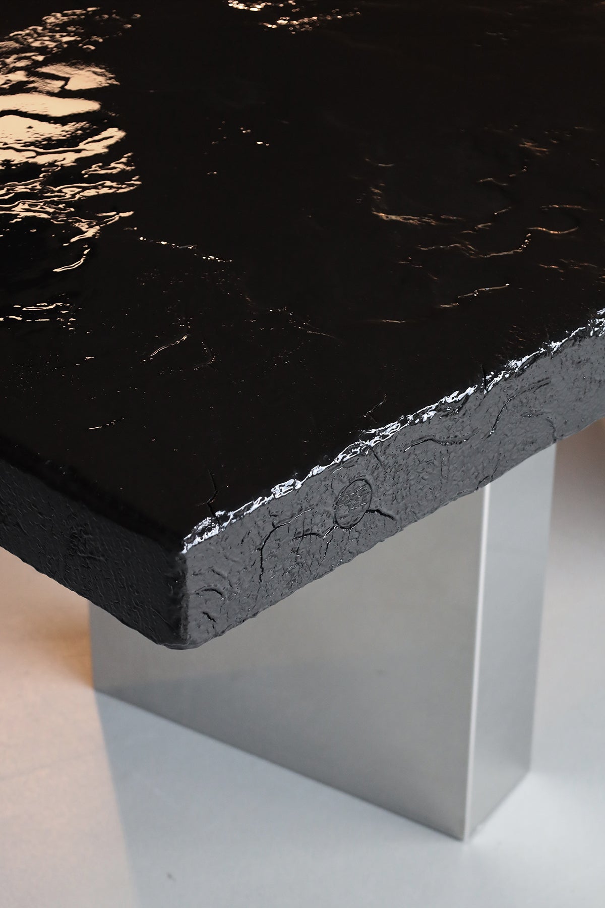 TABLE - BLACK MOON LD