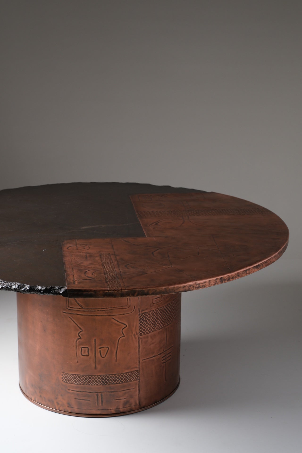 ARCANE ECHOES - TABLE MOSAIC VEDA