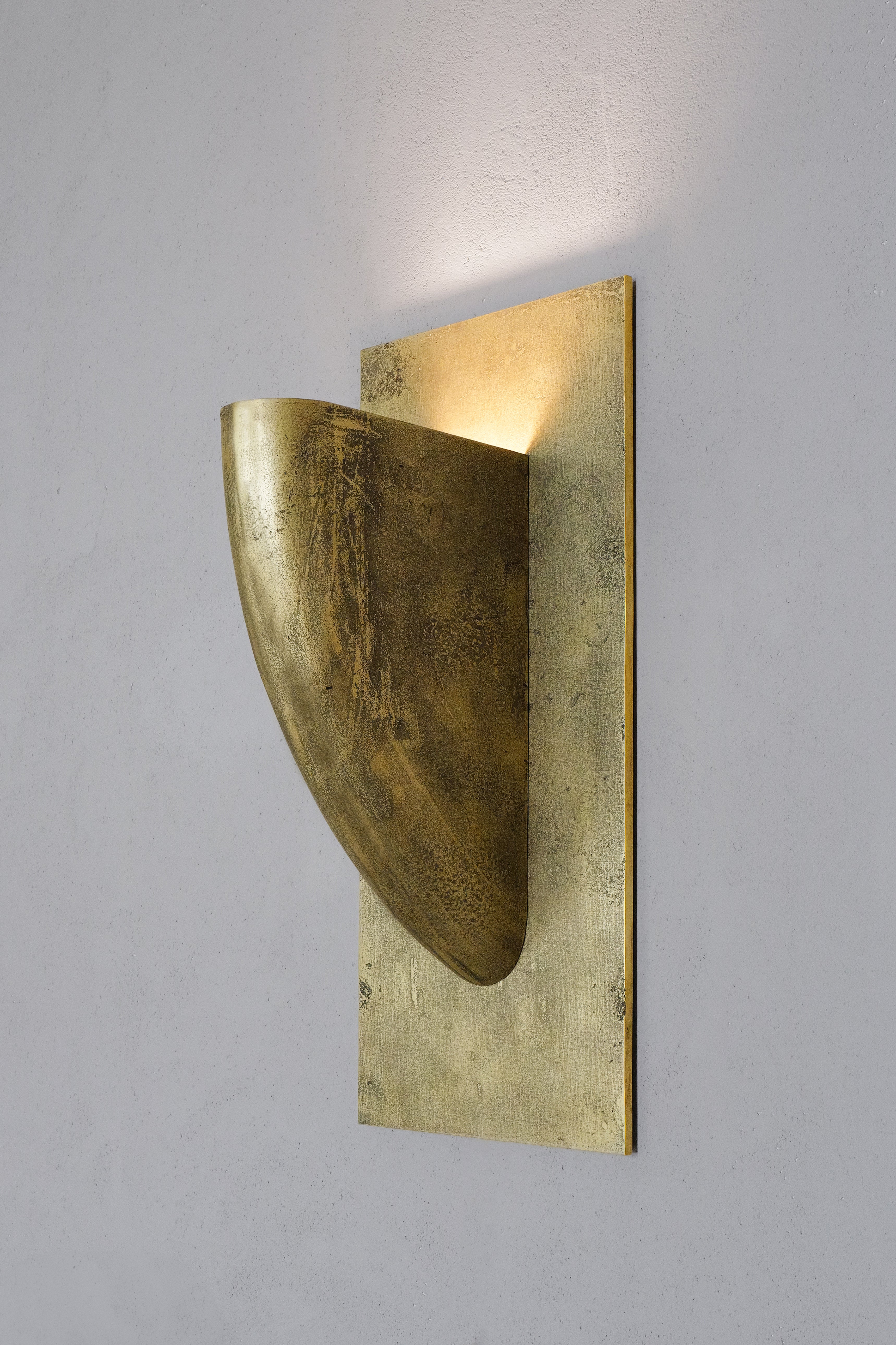 BB - BRASS WALL LIGHT