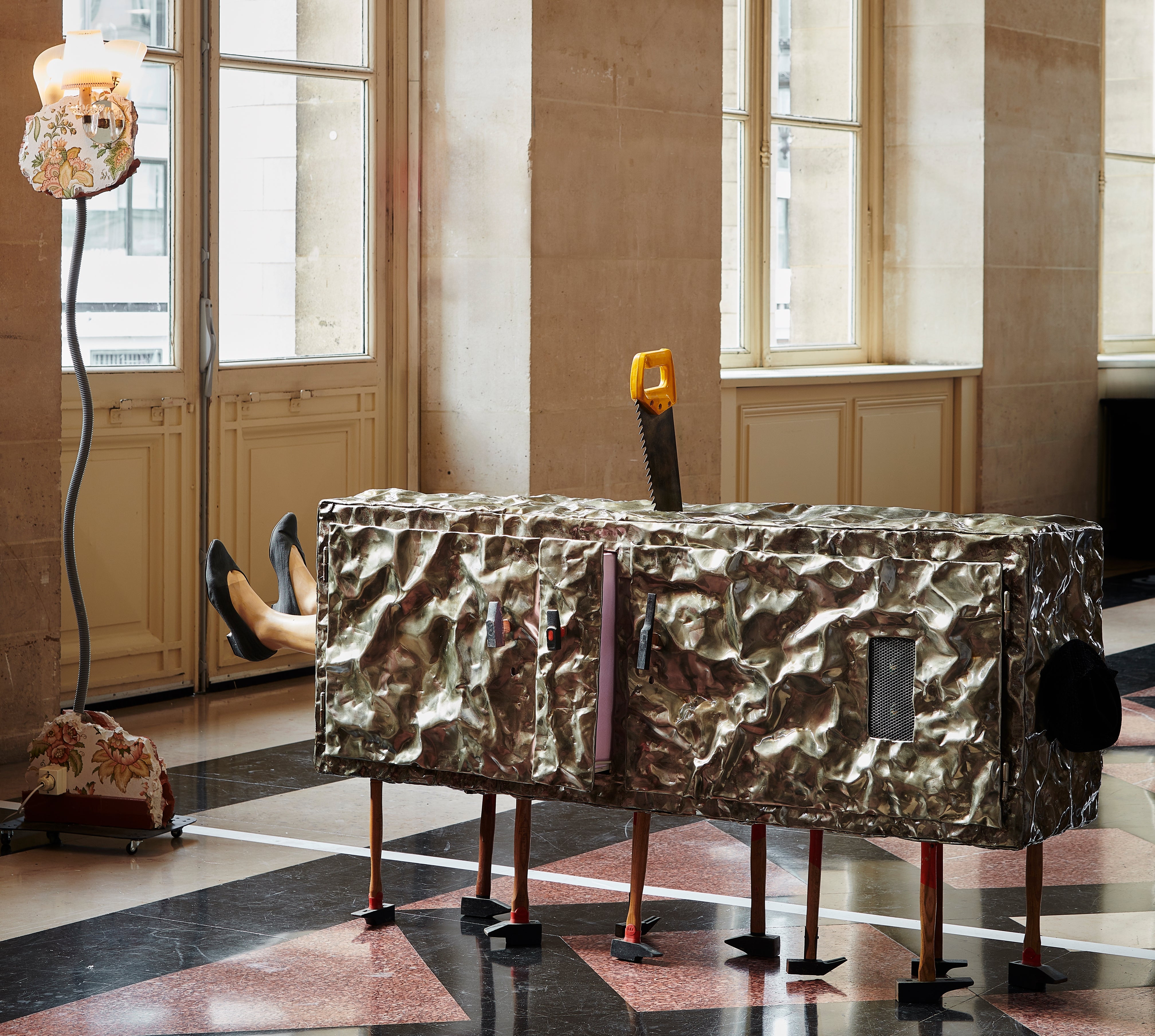 QUELLE HORREUR - FEMME SANS TRONC  -  BUFFET