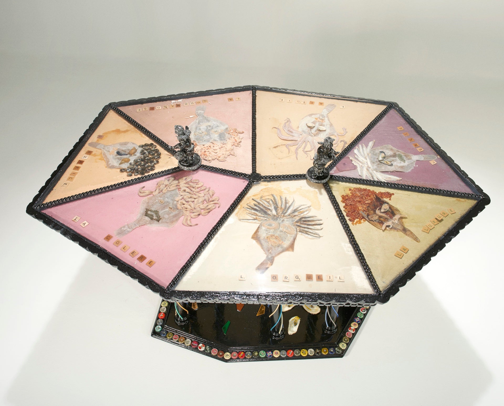 QUELLE HORREUR - LES SEPTS PÉCHÉS -  TABLE